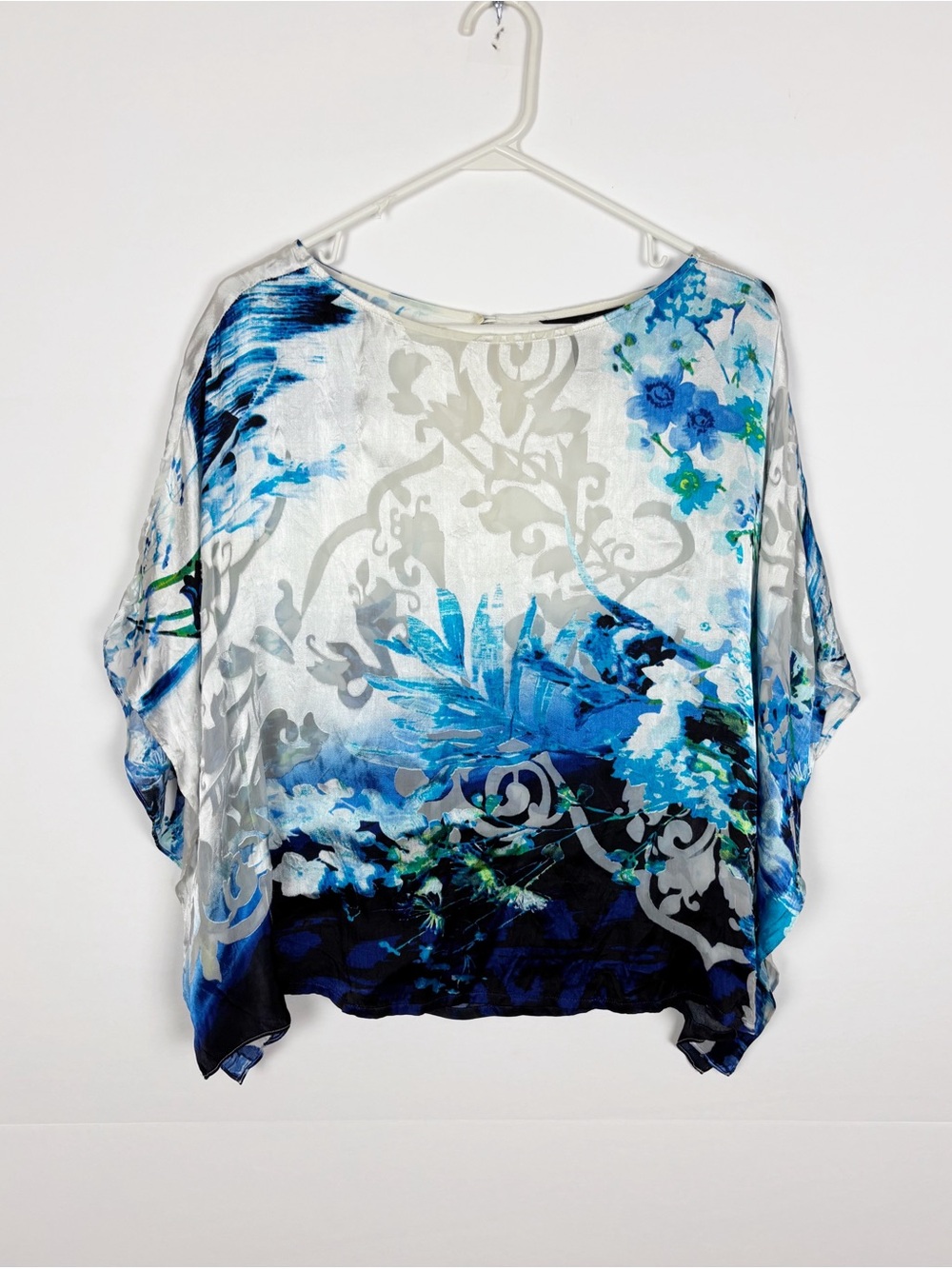 White House Black Market Top Size Small Velvet Burnout Rayon Silk White Blue
